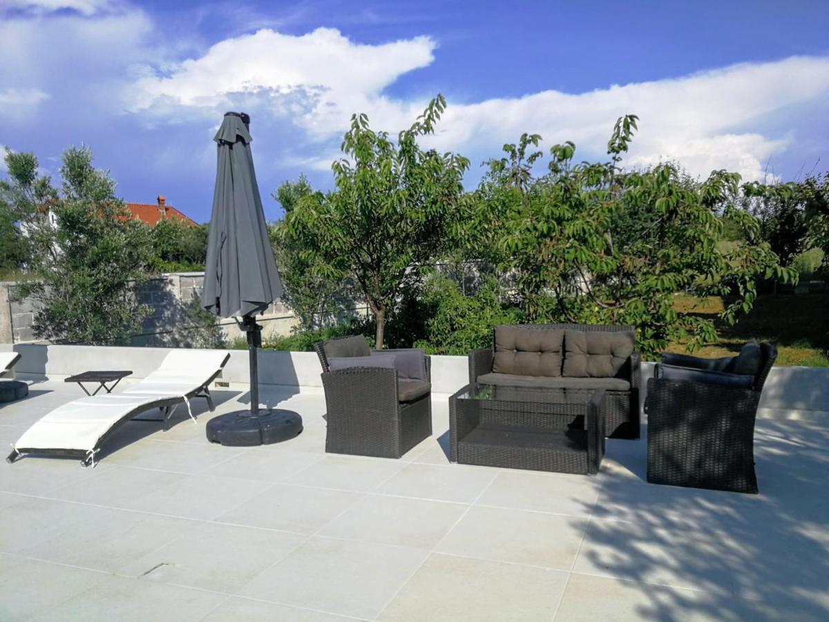 Villa Flora Maris Apartments Privlaka  Εξωτερικό φωτογραφία