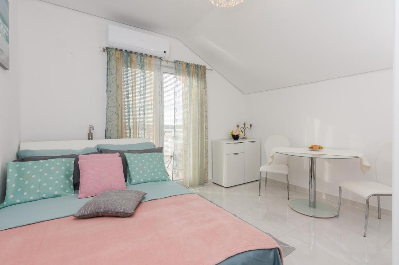 Villa Flora Maris Apartments Privlaka  Εξωτερικό φωτογραφία