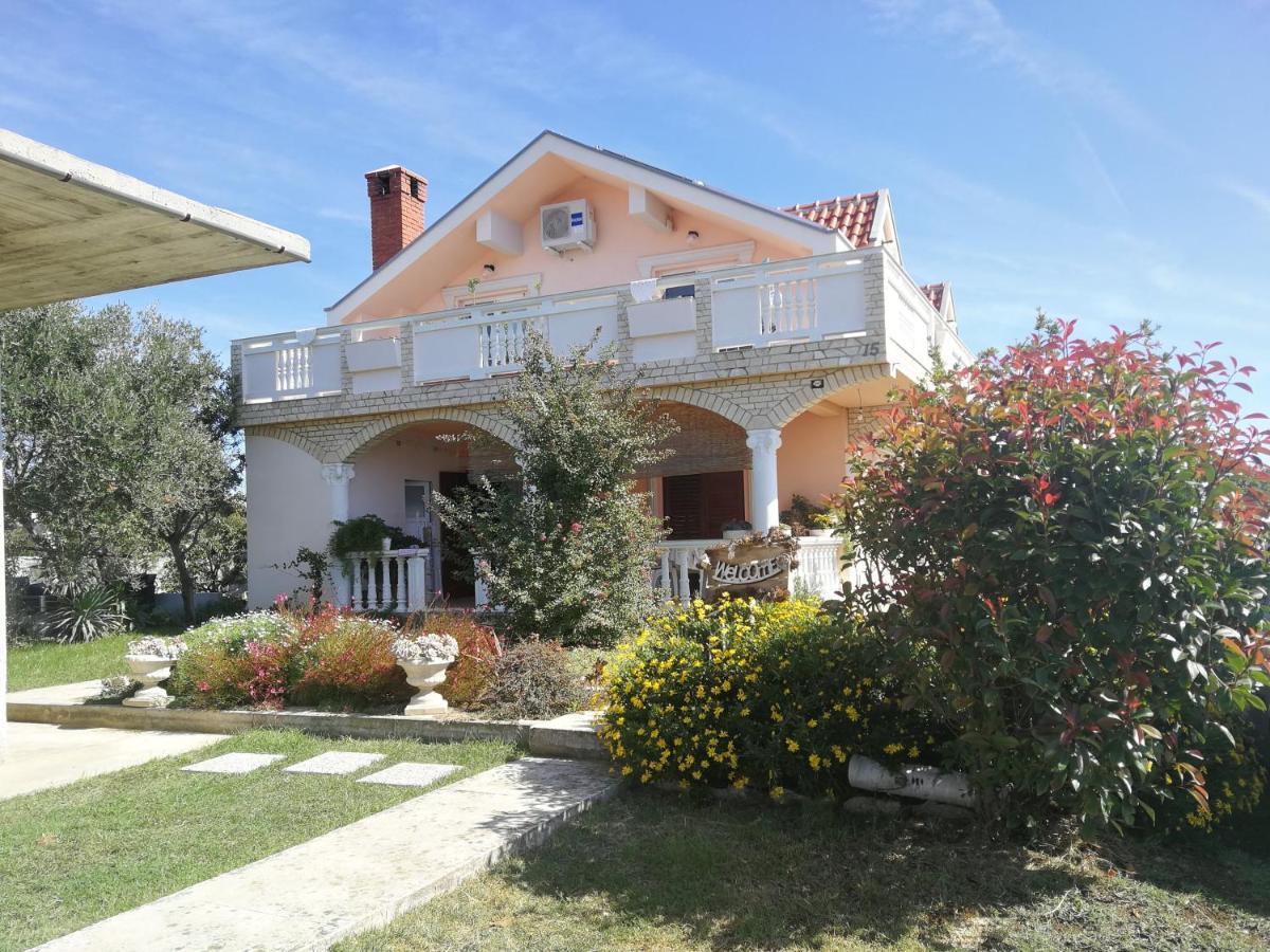 Villa Flora Maris Apartments Privlaka  Εξωτερικό φωτογραφία