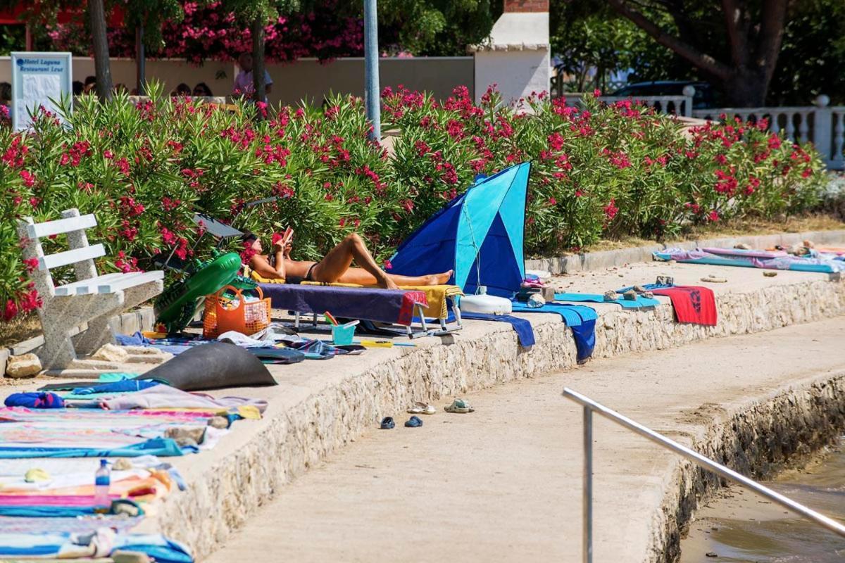 Villa Flora Maris Apartments Privlaka  Εξωτερικό φωτογραφία