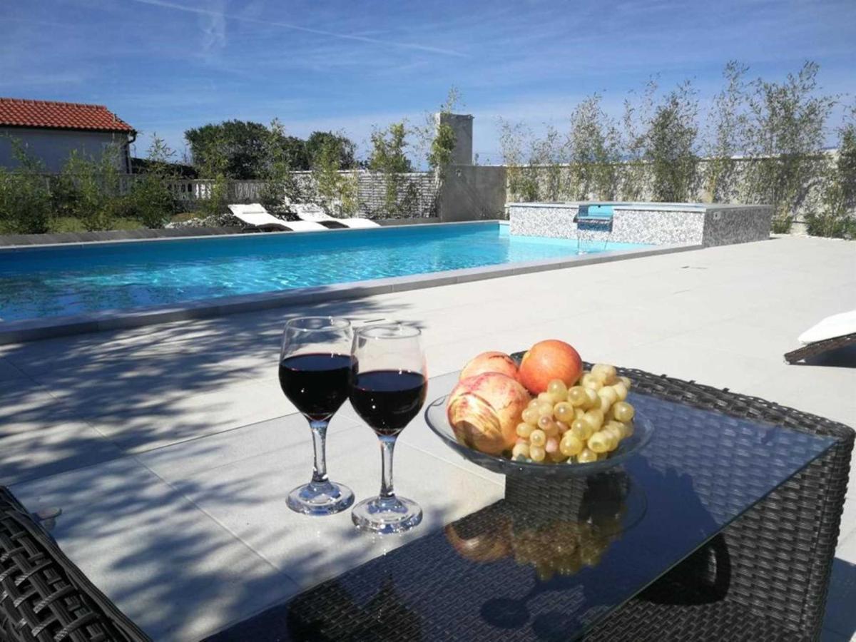 Villa Flora Maris Apartments Privlaka  Εξωτερικό φωτογραφία